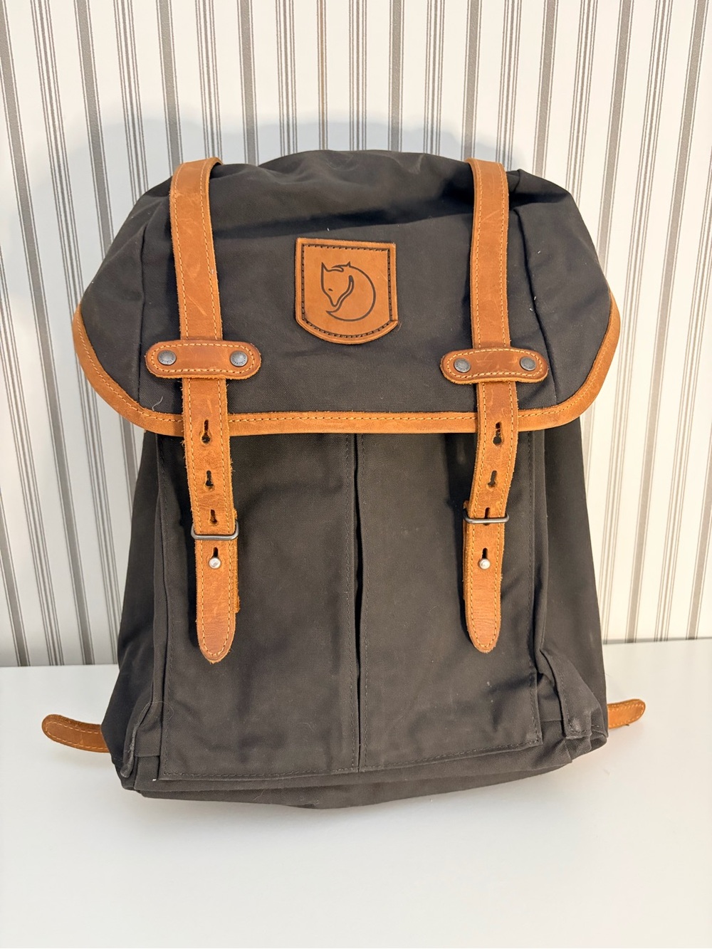 Fjallraven Rucksack No. 21
Medium Backpack Black